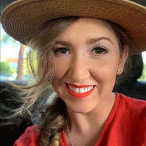 Meet your Posher, Janel